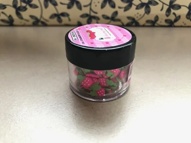 Dress My Crafts Shaker Elements 8gm - Strawberry Slices