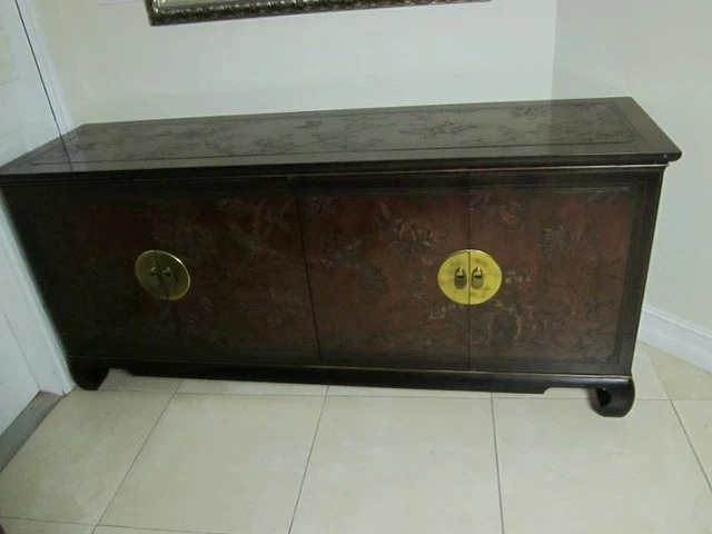Drexel Heritage Connoisseur Collection Asian Style Lacquered Sideboard Cabinet