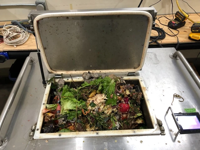 SOMAT Food Waste Reduction Disposal  Dehydrator, Dryer, Grinder DH-100