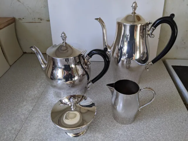 Stylish Vintage / Retro Silver Plated Tea Coffee Pot Set - Oneida - Canada