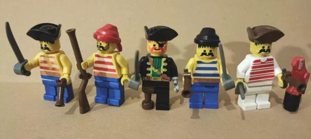 Lot Mini figurines Anciennes Lego et accessoires Pirates Corsaires Vintage