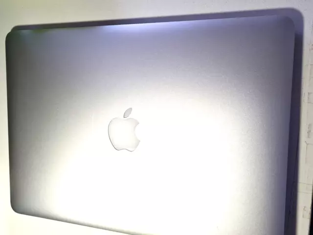 Apple MacBook Air 2017 A1466 13.3 inch Laptop - Silver (FAULTY) NOT TURNING ON