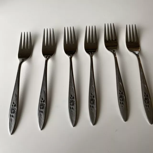 https://www.picclickimg.com/HjkAAOSwbtdlkx3o/Oneida-Rose-Shadow-Stainless-Flatware-Dinner-Forks-Set.webp