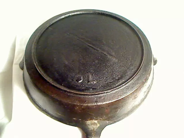 Open gate cast iron skillet, marked with a small #8 and large L