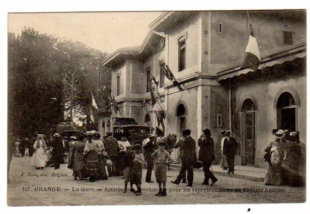 CPA...ORANGE VAUCLUSE...très gros plan de la gare arrivée spectateurs du theatre