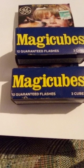 2 Cubos Mágicos Sylvania Magicubes de Colección Punto Azul, 6 Cubos (24 Flashes)