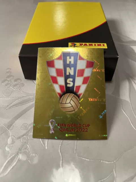 Panini FIFA Fussball-Weltmeisterschaft Katar 2022 Albumaufkleber - CRO2 Kroatien Team Abzeichen Folie