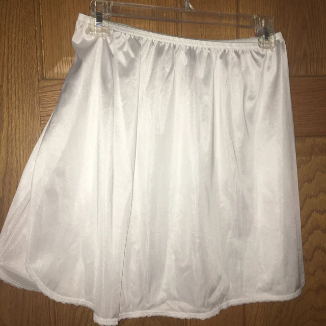 Vintage Vassarette 100% Nylon Lace Trim A-line Slit Mini Half Slip Large white