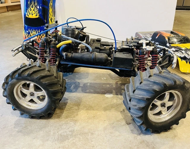 TRAXXAS T MAXX Monster Truck Nitro Gas Powered RC Car 4X4 Used TRAXXAS T MAXX Monster Truck Nitro Gas Powered RC Car 4X4 Used