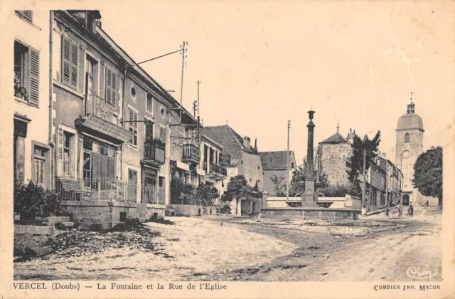 Cpa 25 Vercel La Fontaine Et La Rue De L'eglise