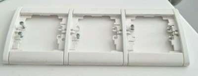 Legrand 1 plaque triple verticale  sagane  blanc opalis legrand Réf  850 02/85002 