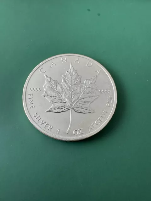 2011 Canadian Fine Silver Maple Leaf 1oz .9999 Bullion Coin.