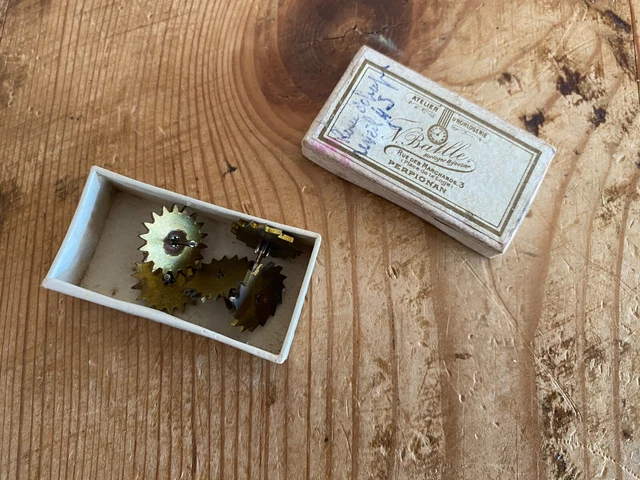 Gros Lot De 120 Pièces Horlogerie : Roues Dentées, Pignons, Engrenages - Occasion