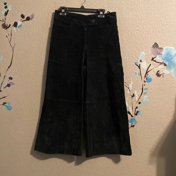 Suede black goucho pants 6 vintage wide leg cropped leather