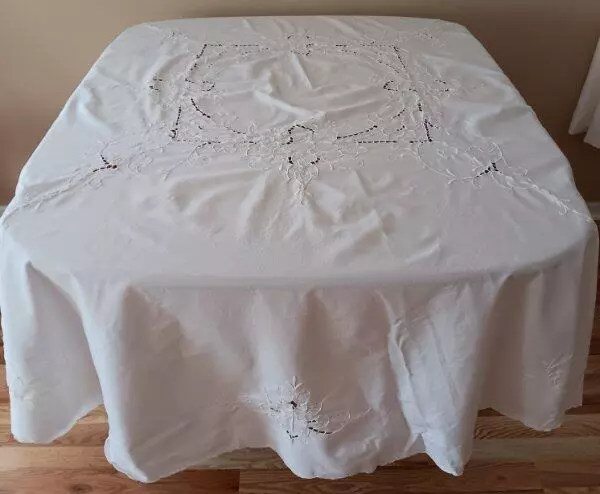 Vintage Madeira Tablecloth White Linen Cutwork Embroidery Lace Round 81"