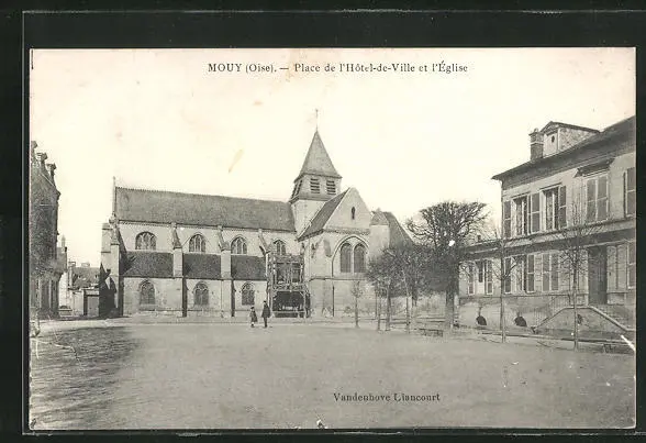 CPA Mouy, Place de l'Hotel-de-Ville and the Church