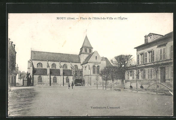 CPA Mouy, Place de l'Hotel-de-Ville and the Church