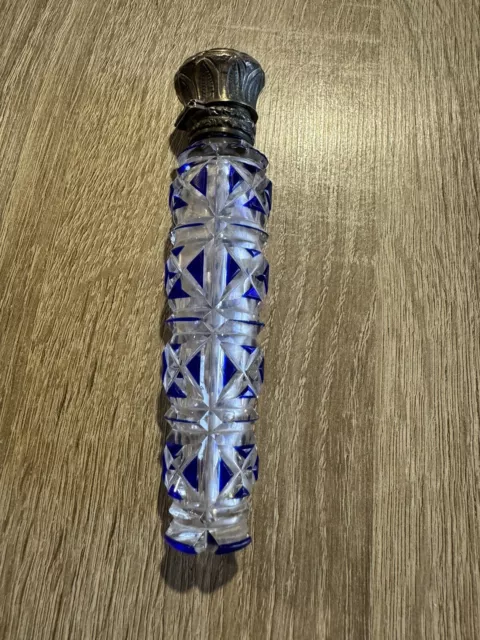 bouteille de PARFUM Flacon De Sac  verre ancien Argenté ou argent ?