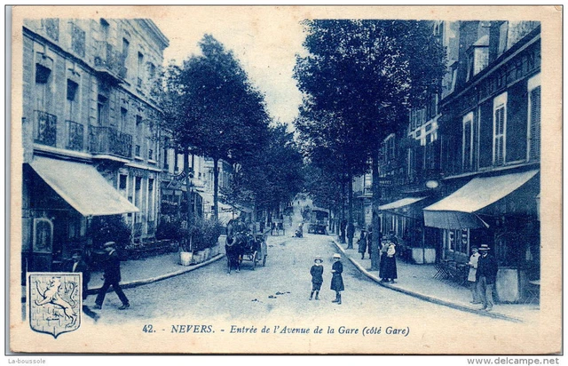 58 NEVERS - entree de l'avenue de la gare cote gare