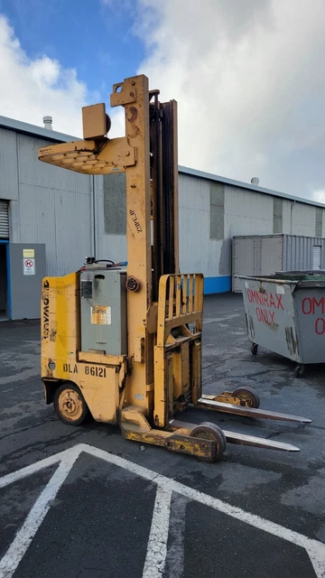 Raymond 40R40TN Electric Reach Forklift