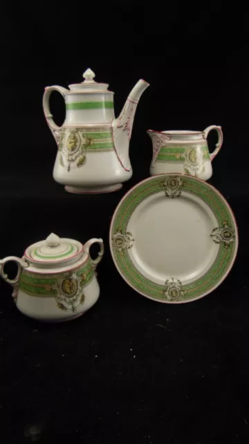 Pièces de service à café en faience Villeroy et Boch XIX ème, décor puttis
