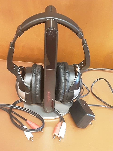 Vtg Radio Shack Rechargeable Wireless Infrared headphones Complete Tested
