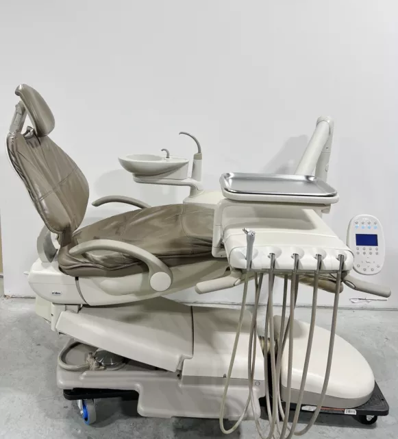 ADEC 511 Dental Chair with ADEC 532 Delivery Unit & Cuspidor .....Nice!!! ADEC 511 Dental Chair with ADEC 532 Delivery Unit & Cuspidor .....Nice!!!
