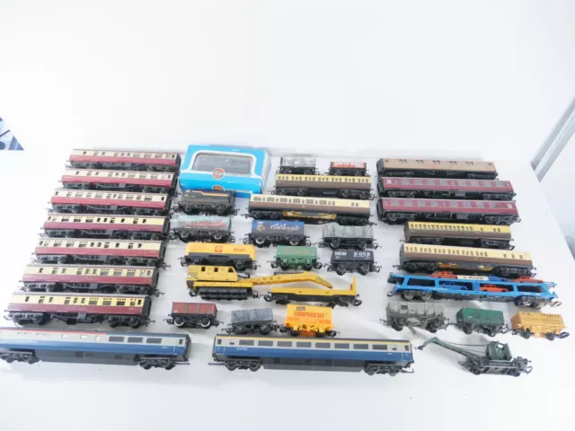 OO Gauge Coaches & Wagons - Various Manufacturers x 36 Hornby, Lima etc.