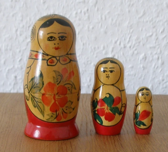 Matrjoschka! Matroschka! Babuschka! Matrioschka! 3 Holzpuppen! ALT & SCHÖN!