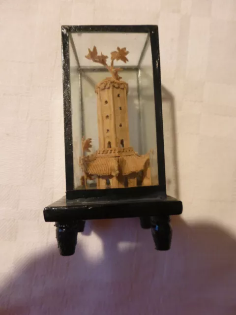 Filigranes chinesisches Diorama, Glas + Holz, Kork-Schnitzerei - Kundsthandwerk