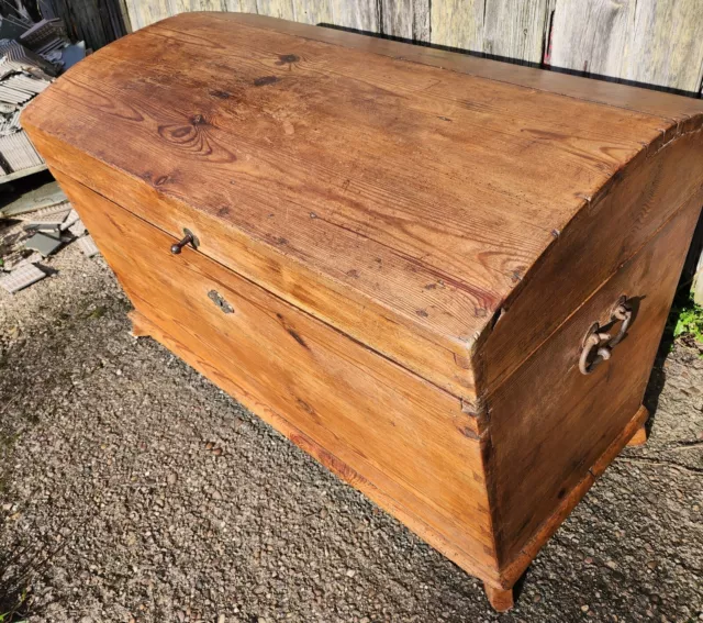 Large 18th Century Pine Dome Top Trunk Blanket Box 3