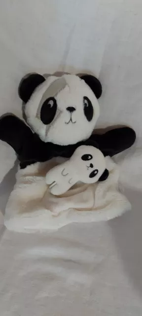 Doudou Marionnette Panda noir et Blanc Poche avec bébé Kiabi Simba Toys Benelux