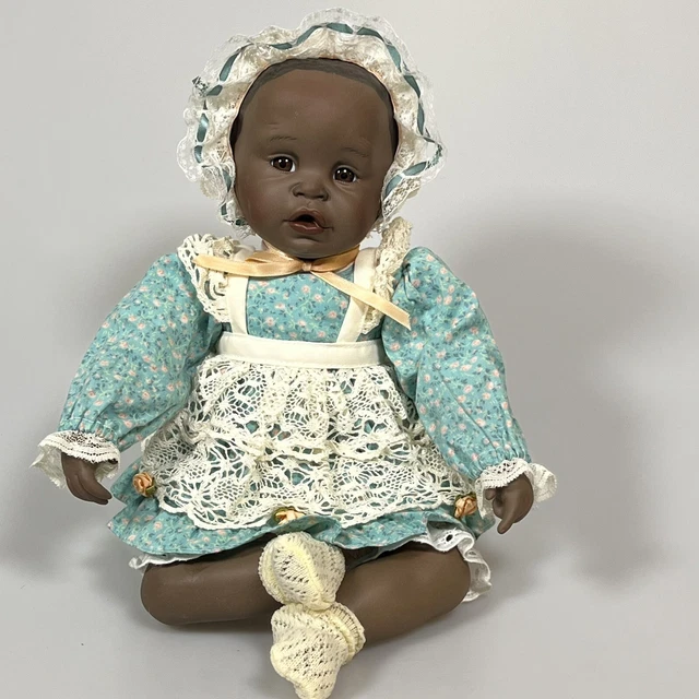 Porcelain Doll “Danielle” by Yolanda Belle/Ashton Drake COA  10” Sitting EUC B2