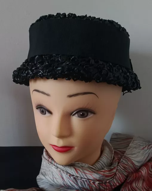 Ancien Chapeau BIBI paille noire orné d'un large ruban tour de tête 55 années 50 2