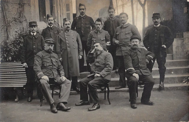 Cpa Guerre Carte Photo D'un Groupe De Poilus Certainement Mazargues Hopital