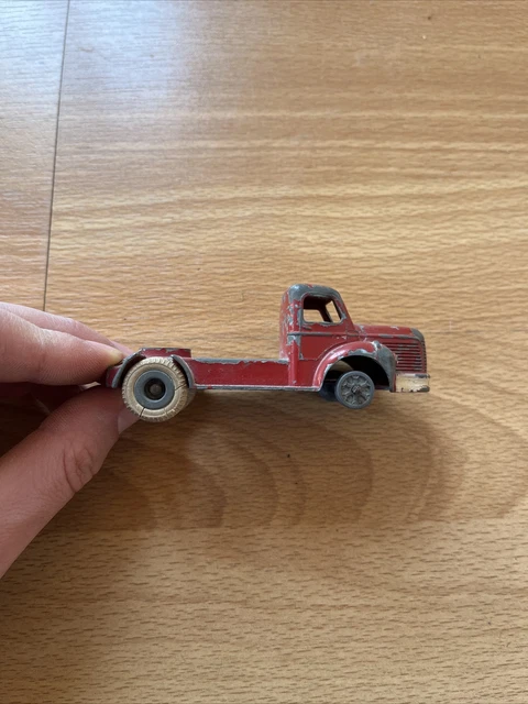 Le camion Unic ZU 80 miniature de JRD France incomplet au 1/55e