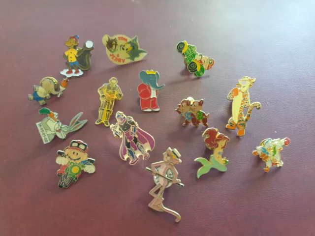 pin's  lot  sur le thème DISNEY MARIO BABAR ......