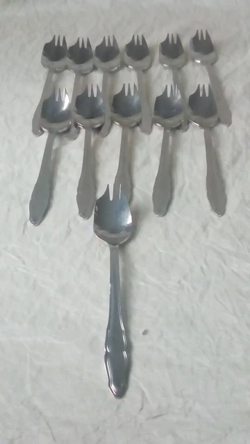 Couverts métal argenté, modèle Rubans Croisés