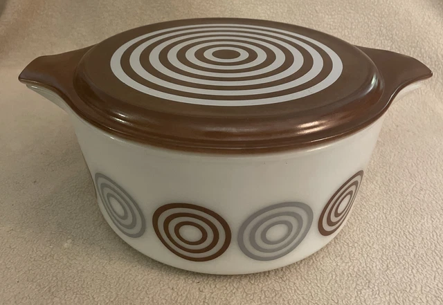Vintage PYREX Promotional Cosmopolitan Salton Casserole Dish / Lid 2.5 QT