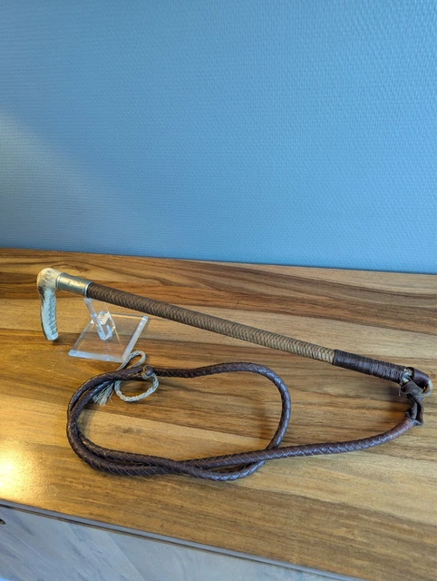 Fouet ancien en cuir tressé (Gebraucht) in Rossens FR für CHF 15 - mit