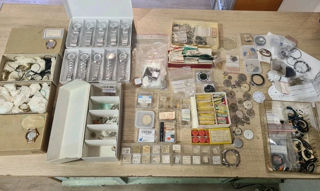 Lot De Pièces Détachées Pour Mouvement De Montre Ancien Ultra 602 - Pour Horloger