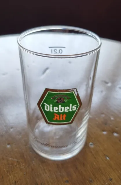 https://www.picclickimg.com/HoAAAOSww75j17O-/Vintage-Diebels-Alt-Lager-Beer-Glass-02L.webp