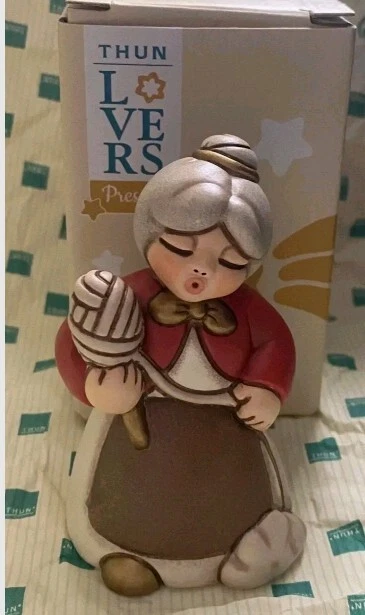 Thun PASTORELLA "LIA LA FILATRICE" L.E. presepe classico