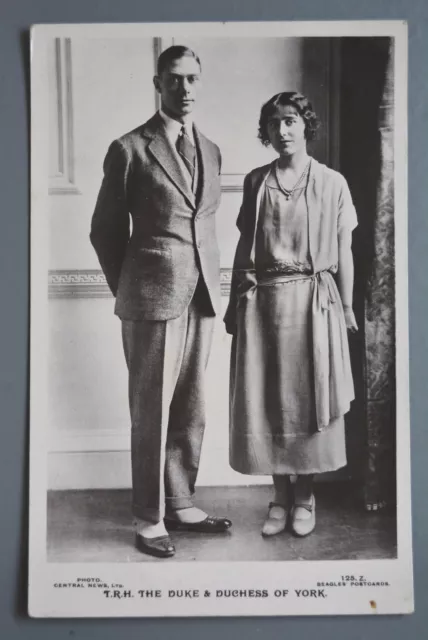 R&L Postcard: The Duke & Duchess of York, Art Deco 1920s Clothes, Beagles