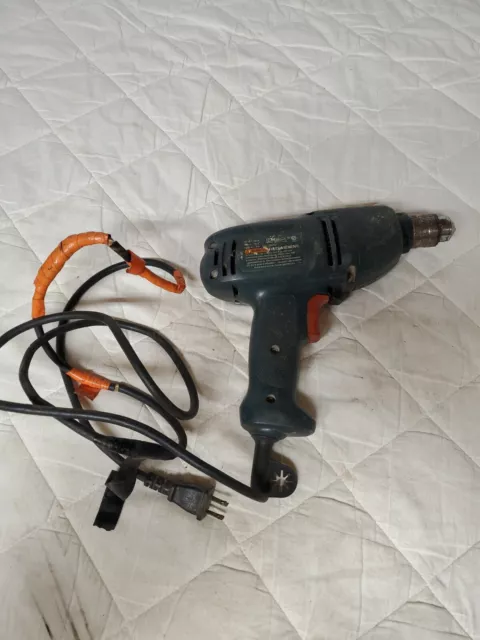 Black and Decker Corded Drill 4.0A 0-1350 RPM DR200 10MM Type 1 ts