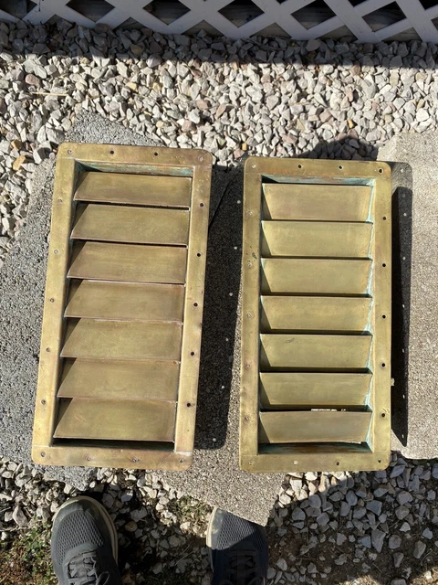 Dos ventilaciones de aire antiguas de latón marino para barco 13 1/2""x 6 3/4"" OD
