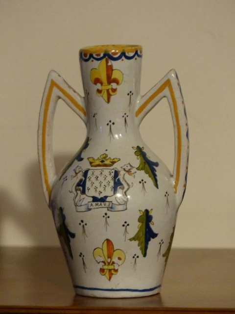 Petit vase en fonte ancien Vert