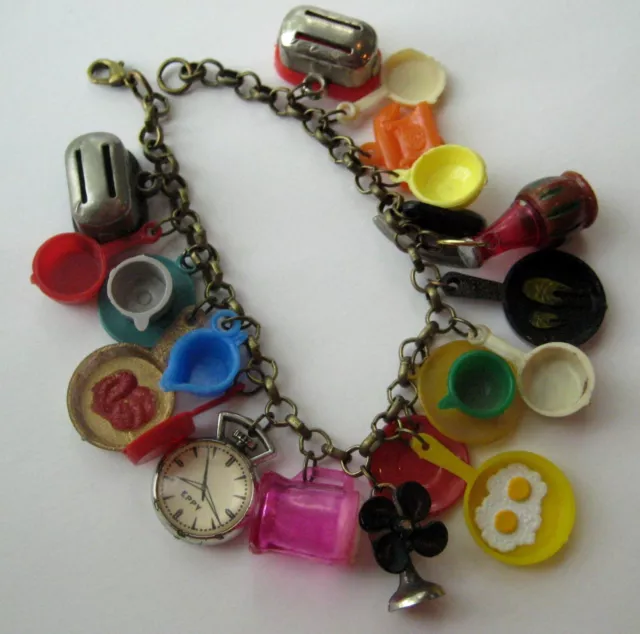 VINTAGE Plastic HOUSEHOLD ITEMS Gumball Charm Bracelet