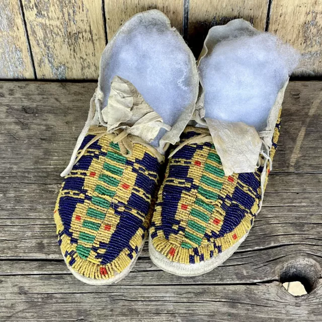 North Plains Authentic Native American beaded moccasins - Early 1900s (GM74)