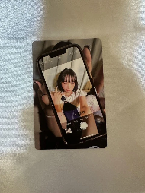 LE SSERAFIM Photocard